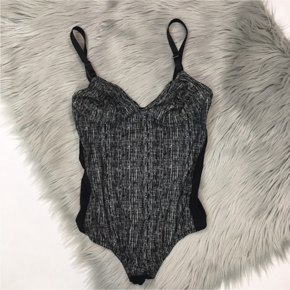 NWOT ANTHROPOLOGIE Fortnight Bodysuit Size Large - Picture 6 of 15